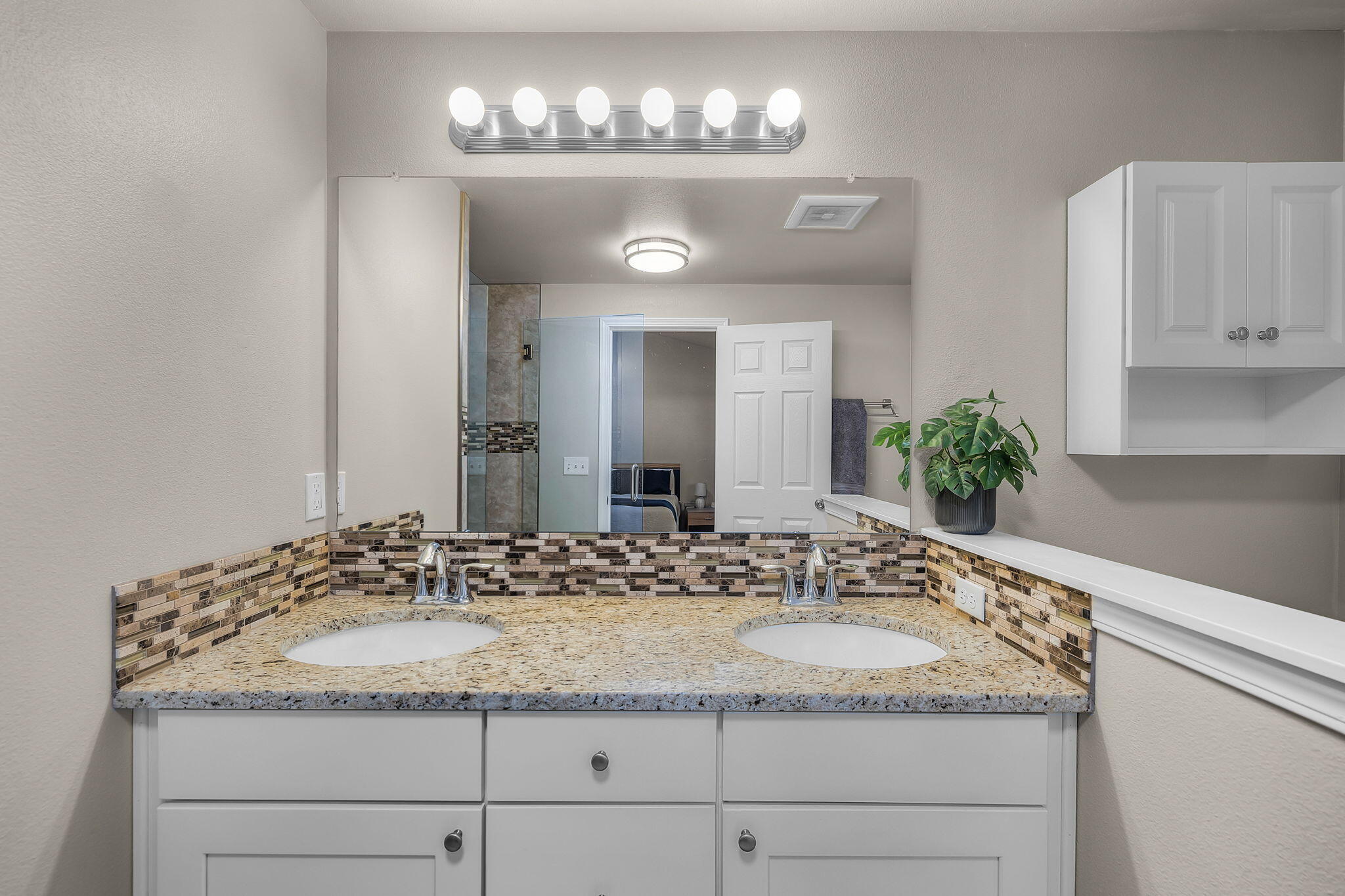 17064 Sacramento Road Bend, OR 97707 - Photo 19 of 50 a bathroom with a granite countertop sink and a mirror
