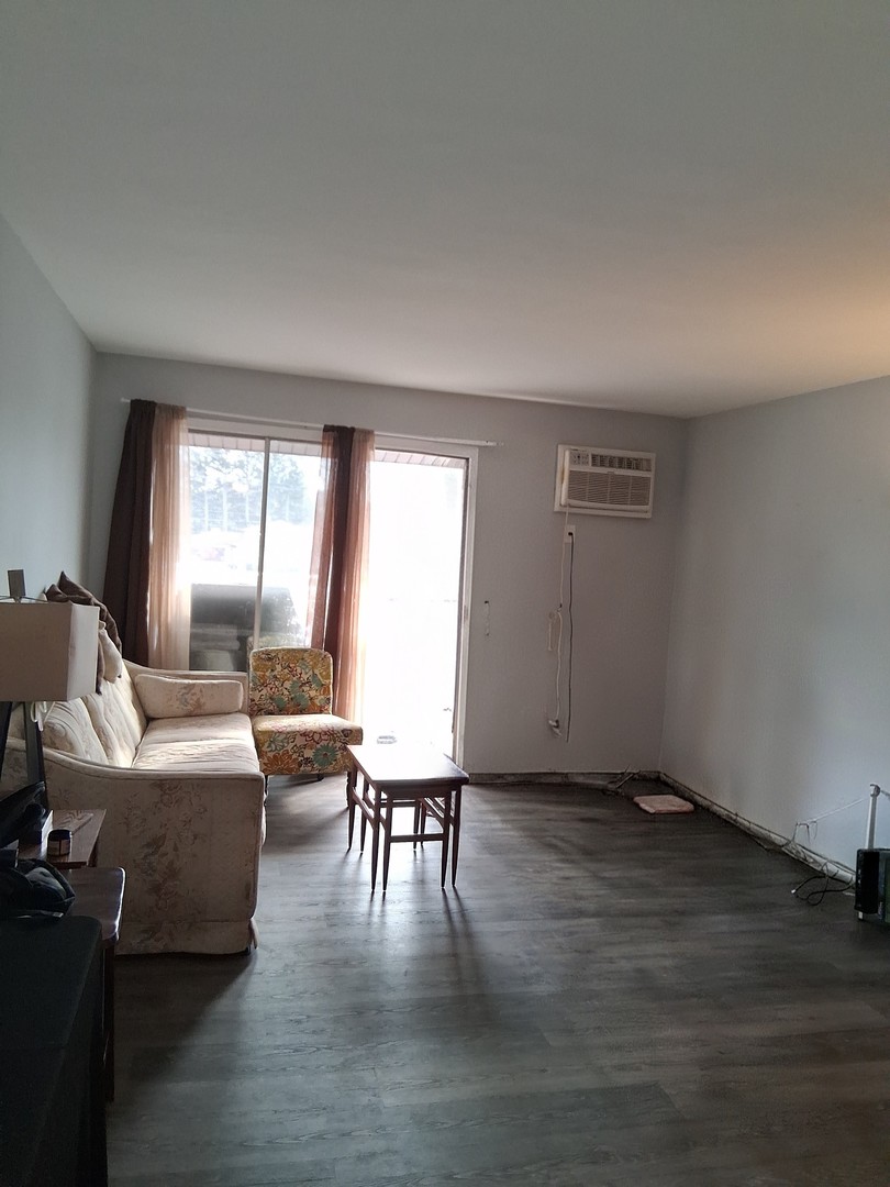 850 East Old Willow Road, Unit 218 Prospect Heights, IL 60070 - Photo 2 of 7