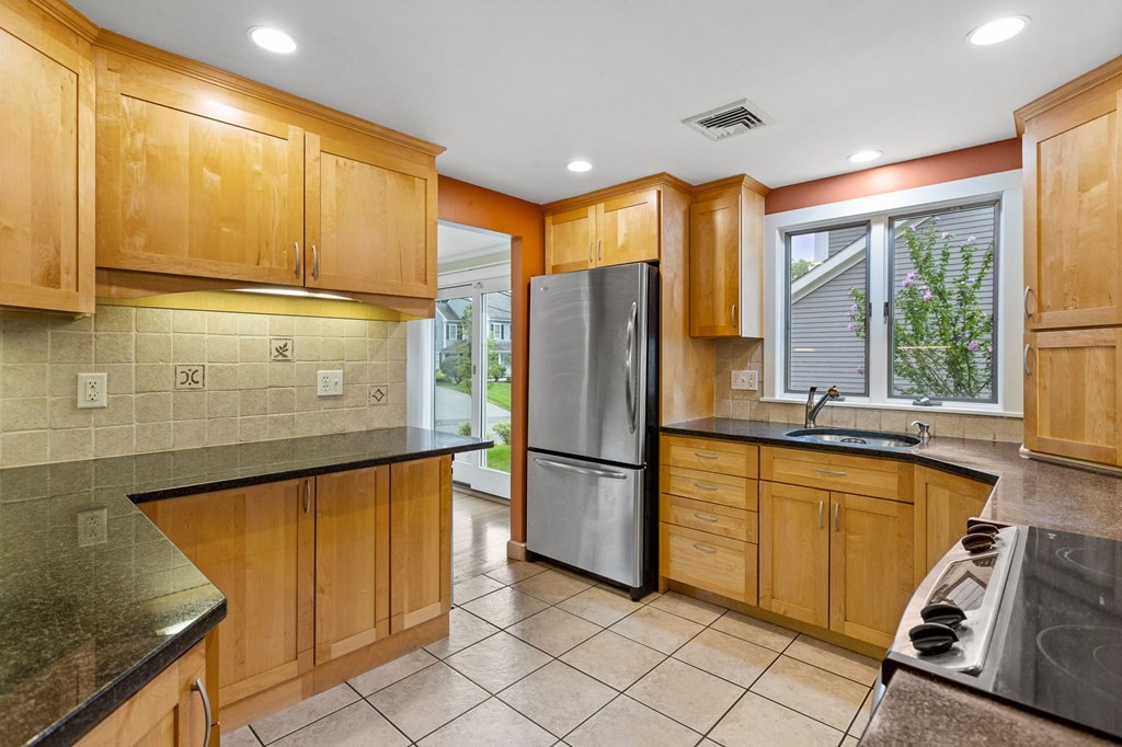 61 Savoy Road Needham, MA 02492 - Photo 8 of 19