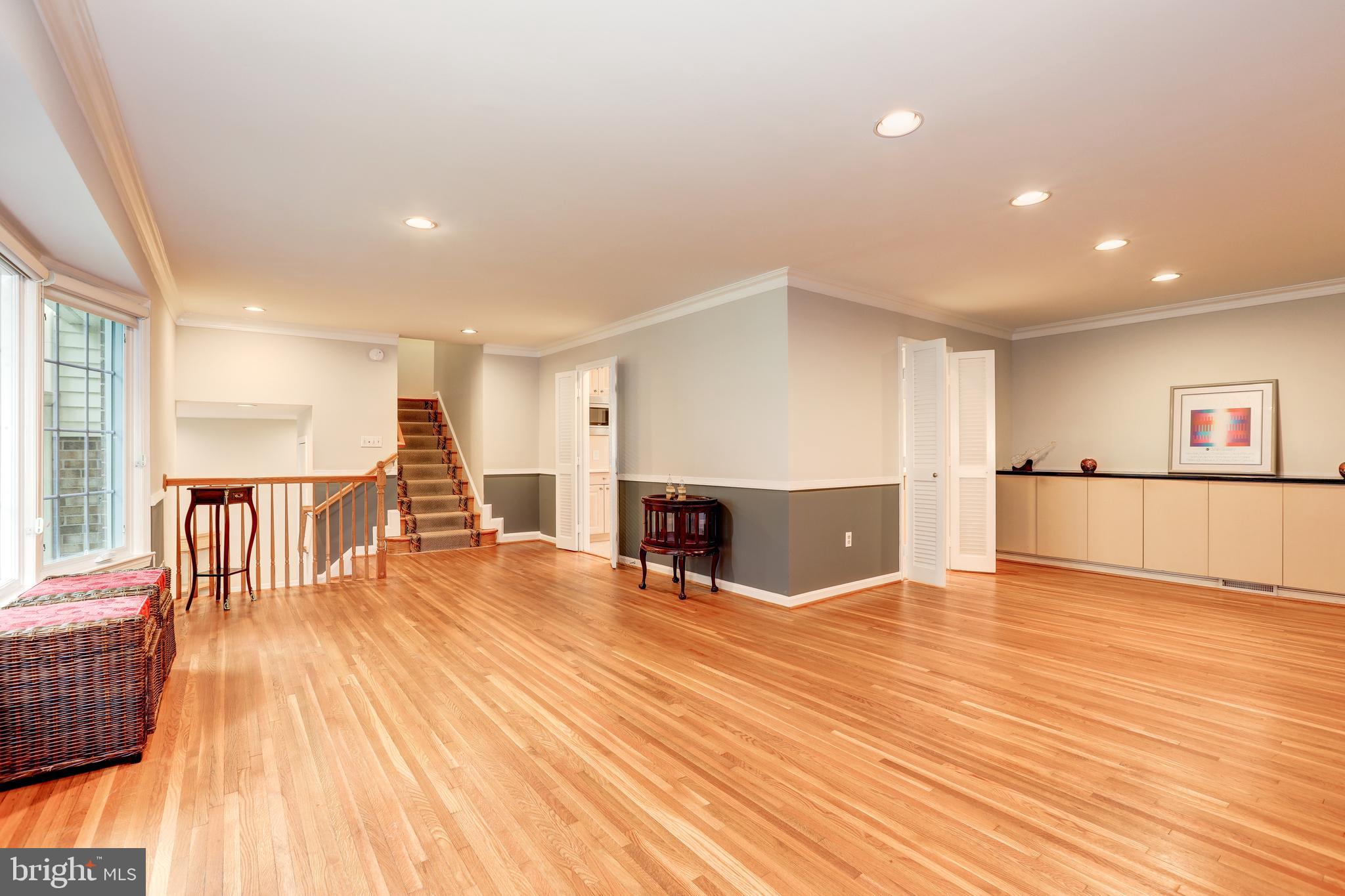 11817 Prestwick Road Potomac, MD 20854 - Photo 11 of 58 Gallery Image 11