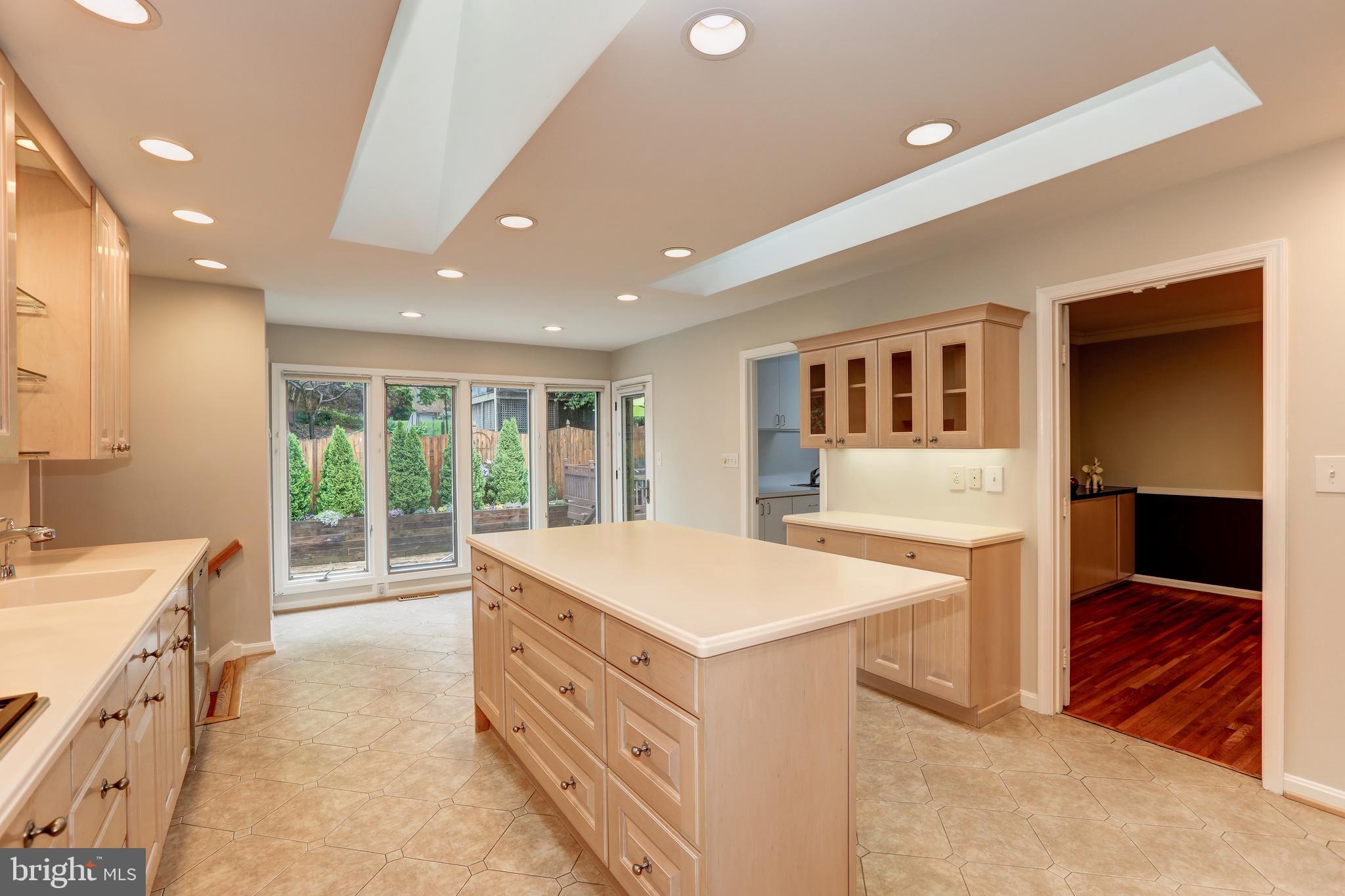 11817 Prestwick Road Potomac, MD 20854 - Photo 17 of 58 Gallery Image 17