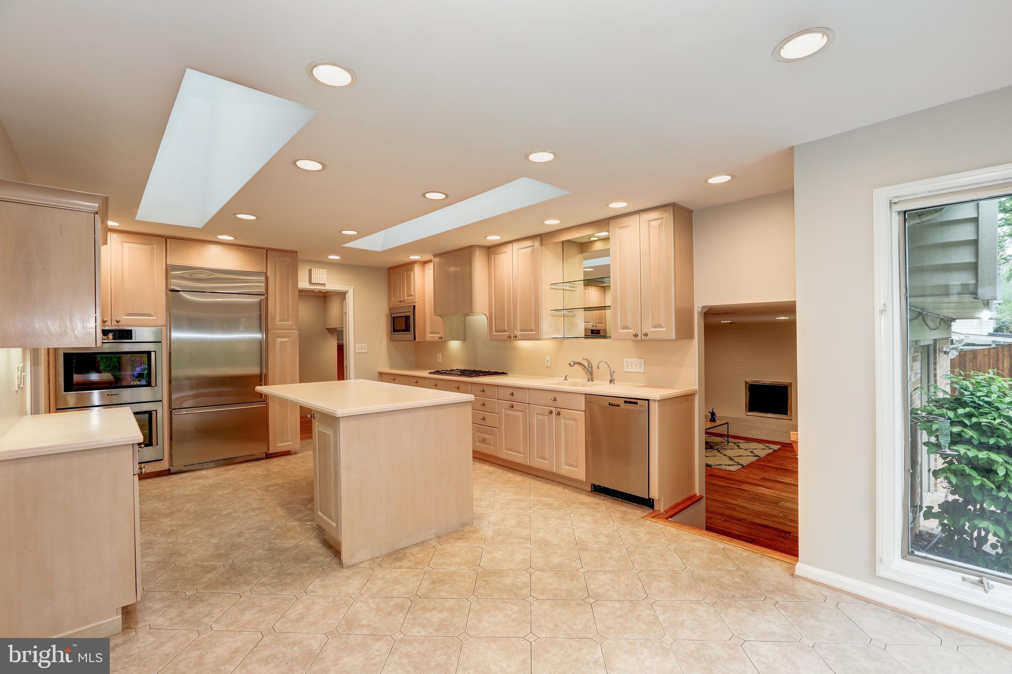 11817 Prestwick Road Potomac, MD 20854 - Photo 19 of 58 Gallery Image 19