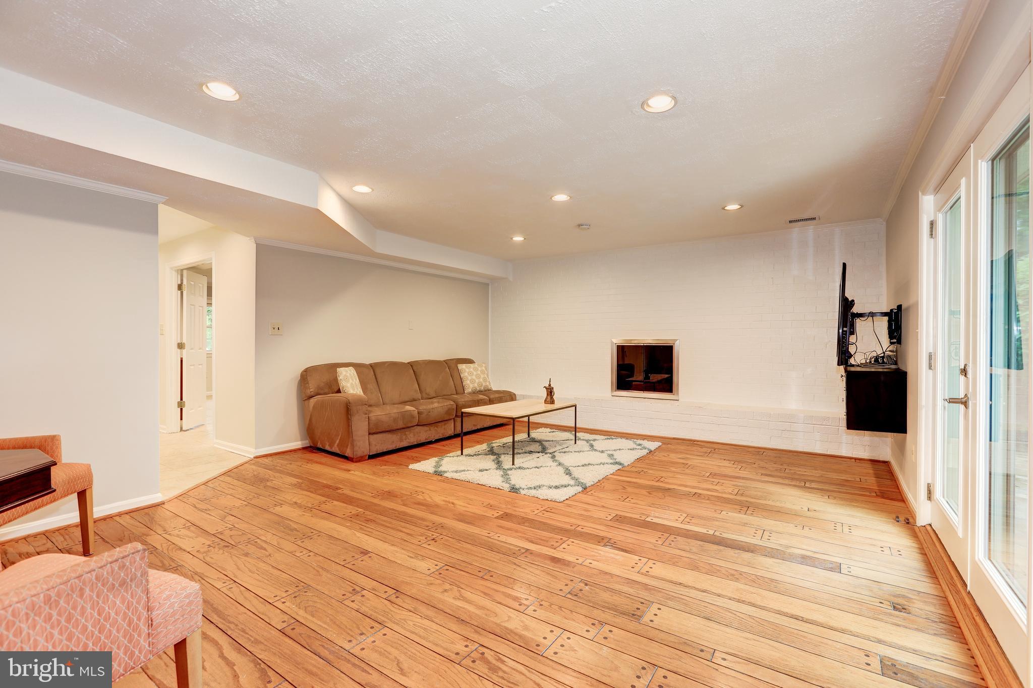 11817 Prestwick Road Potomac, MD 20854 - Photo 26 of 58 Gallery Image 26