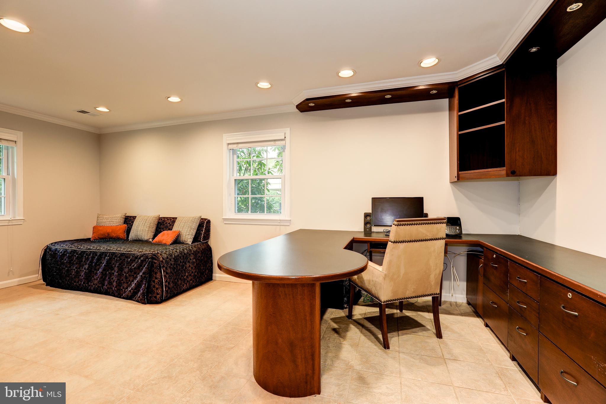 11817 Prestwick Road Potomac, MD 20854 - Photo 27 of 58 Gallery Image 27