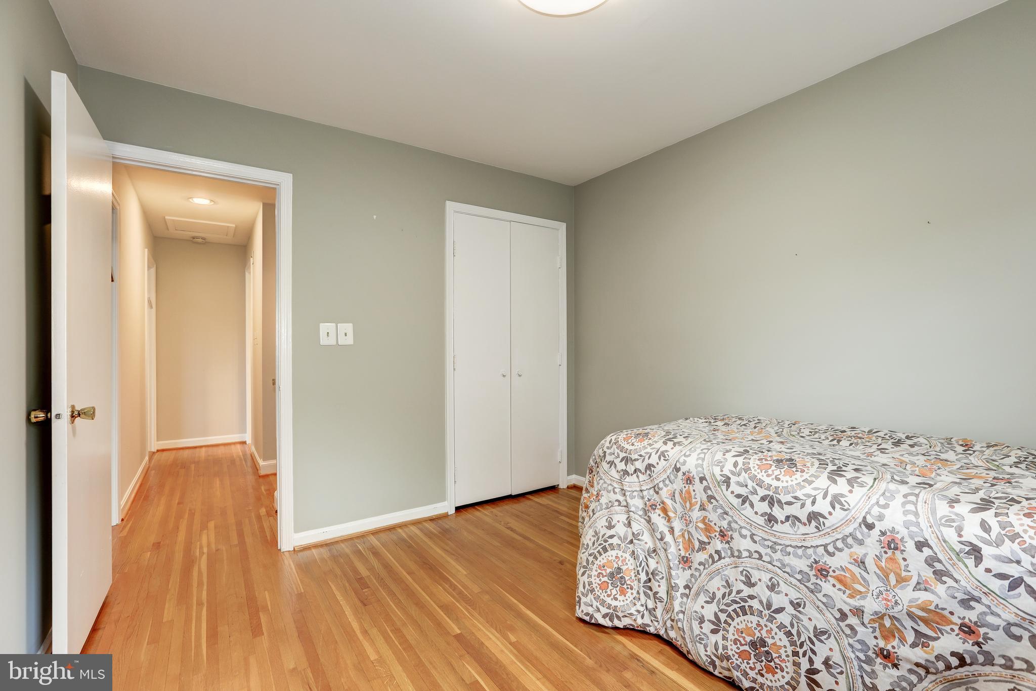 11817 Prestwick Road Potomac, MD 20854 - Photo 32 of 58 Gallery Image 32