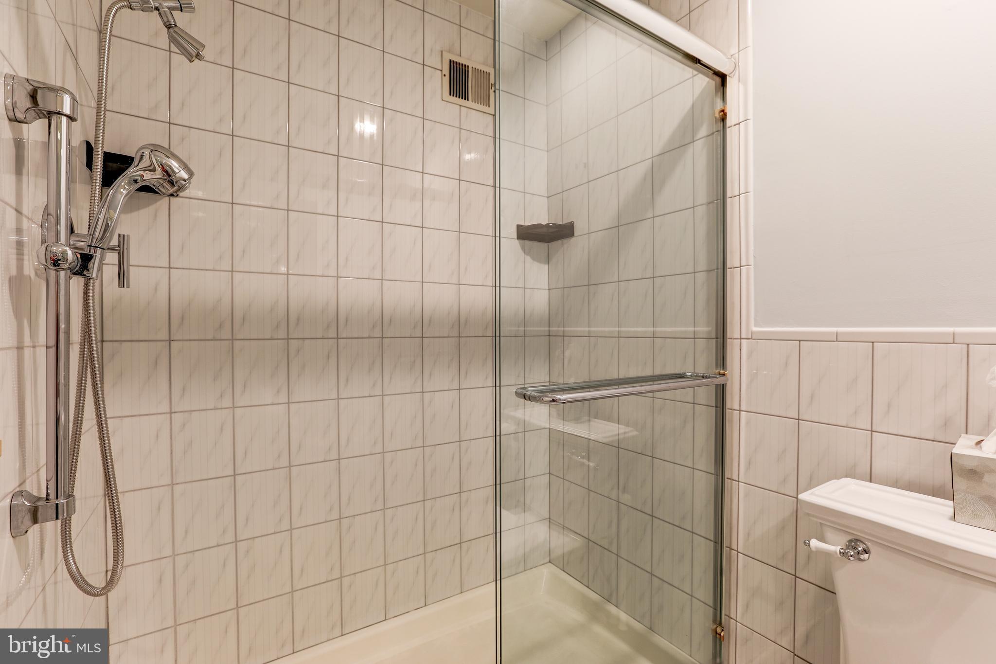 11817 Prestwick Road Potomac, MD 20854 - Photo 36 of 58 Gallery Image 36