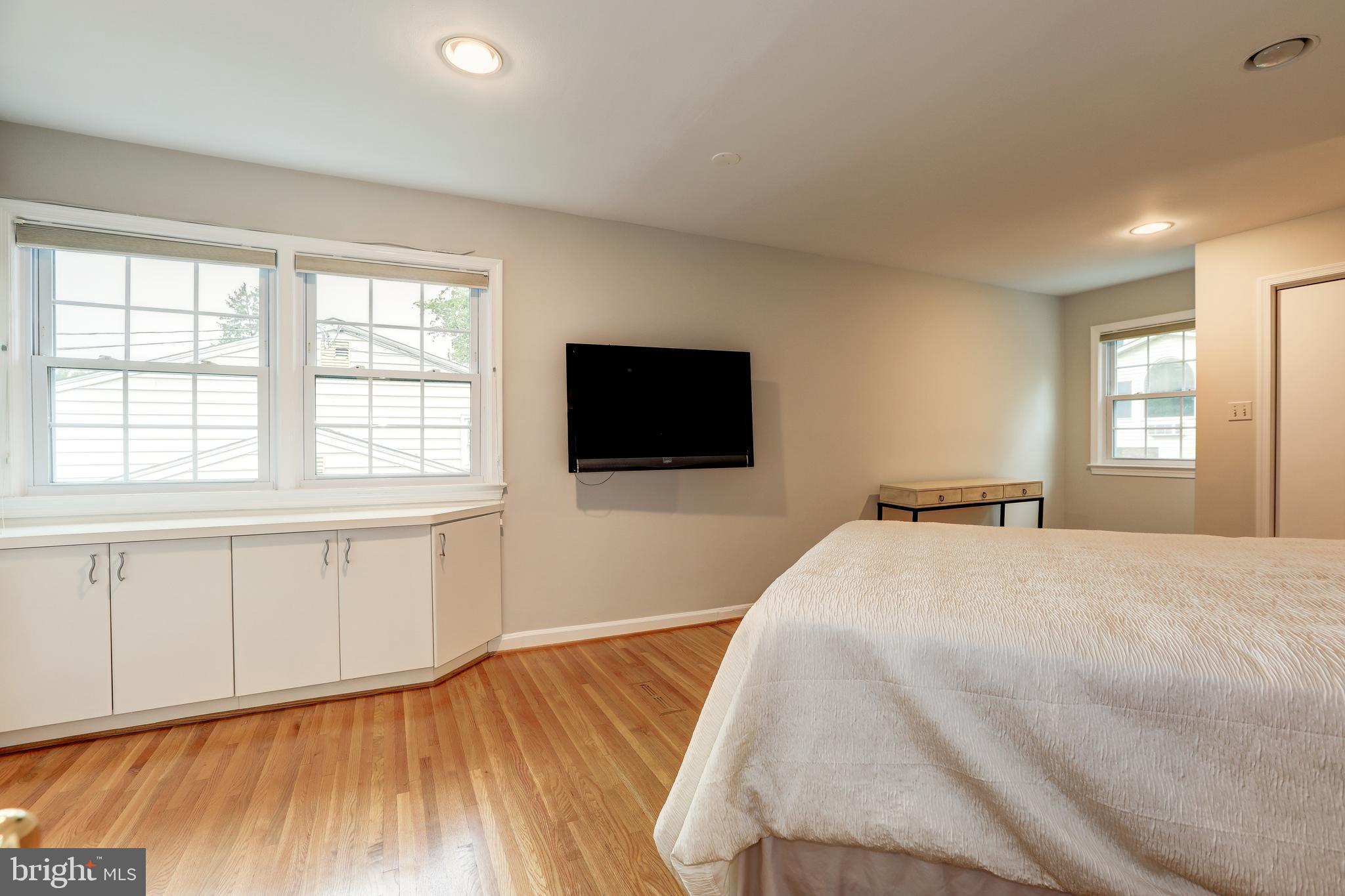 11817 Prestwick Road Potomac, MD 20854 - Photo 37 of 58 Gallery Image 37