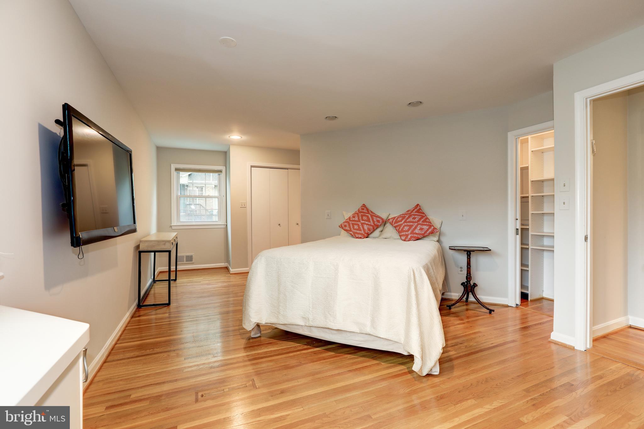 11817 Prestwick Road Potomac, MD 20854 - Photo 38 of 58 Gallery Image 38
