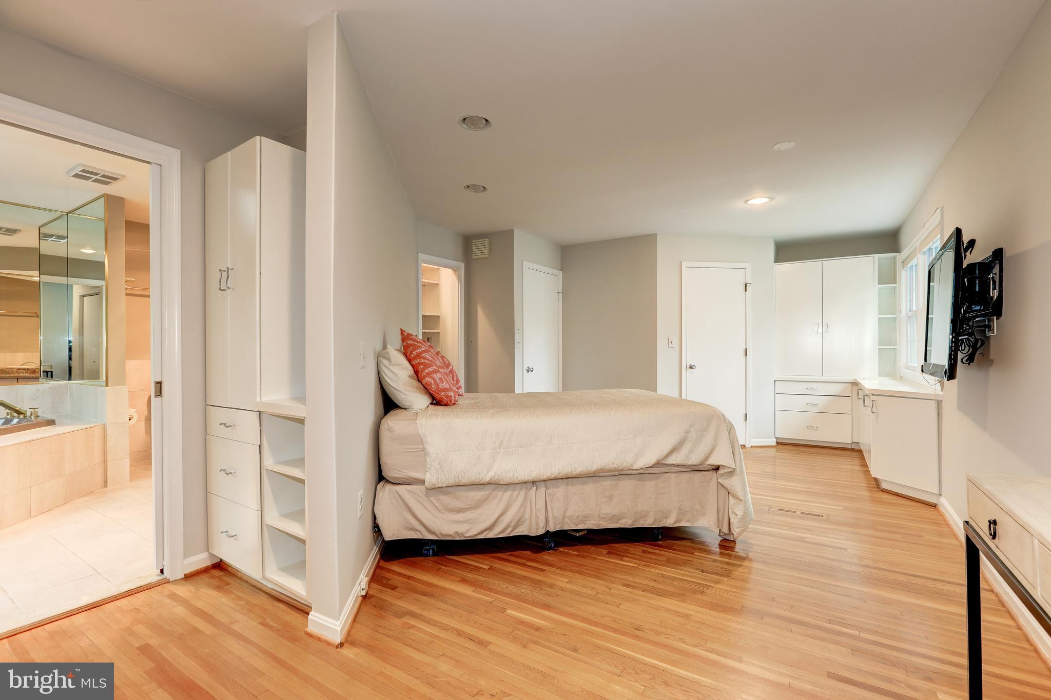 11817 Prestwick Road Potomac, MD 20854 - Photo 39 of 58 Gallery Image 39
