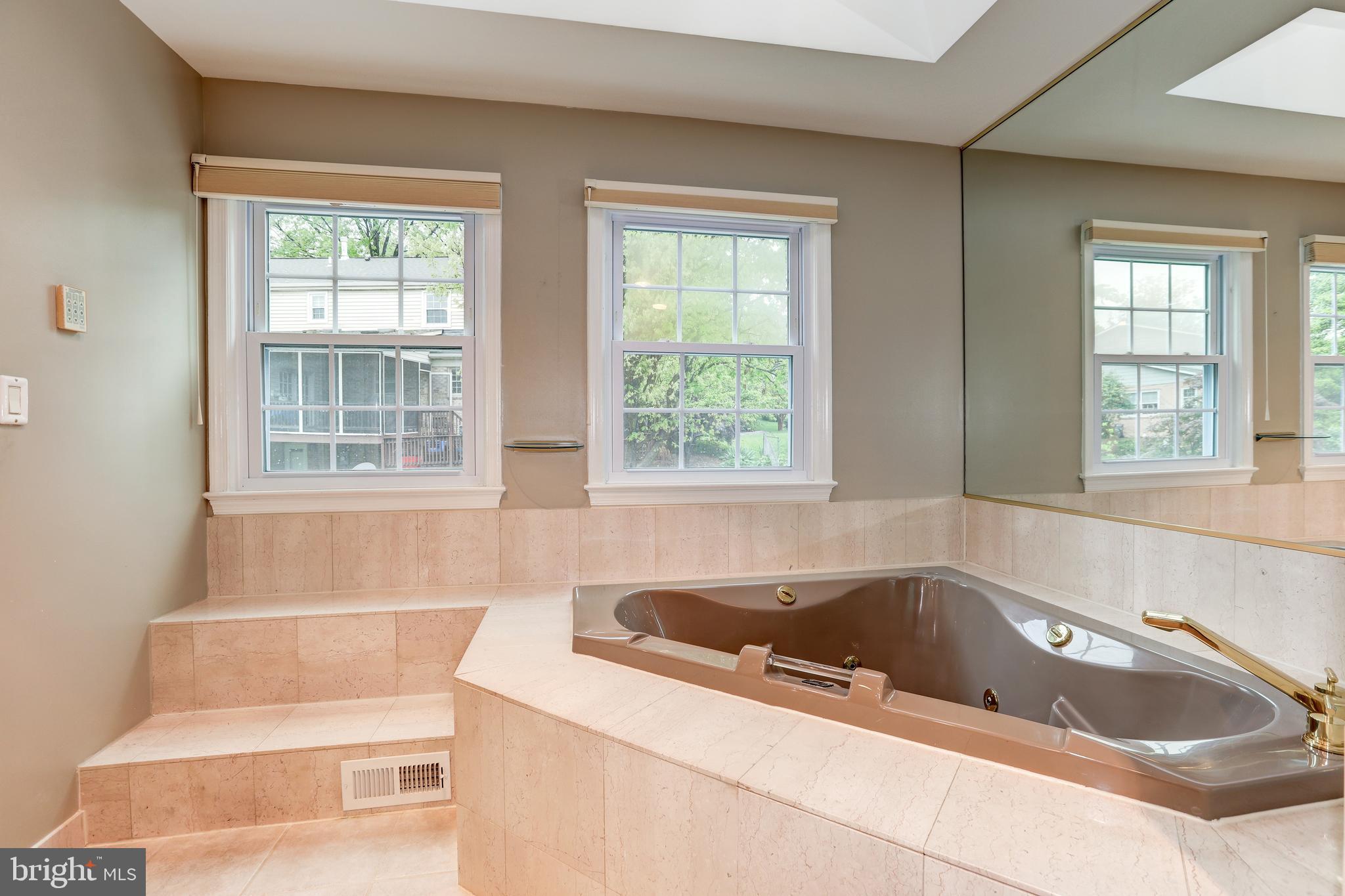 11817 Prestwick Road Potomac, MD 20854 - Photo 41 of 58 Gallery Image 41