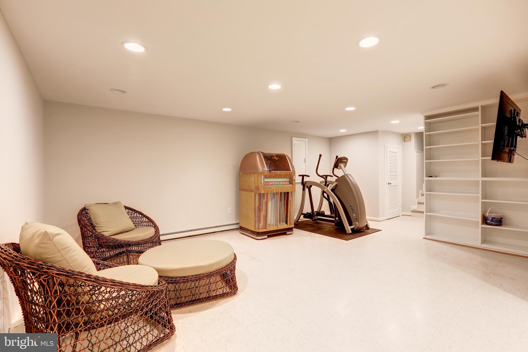 11817 Prestwick Road Potomac, MD 20854 - Photo 44 of 58 Gallery Image 44
