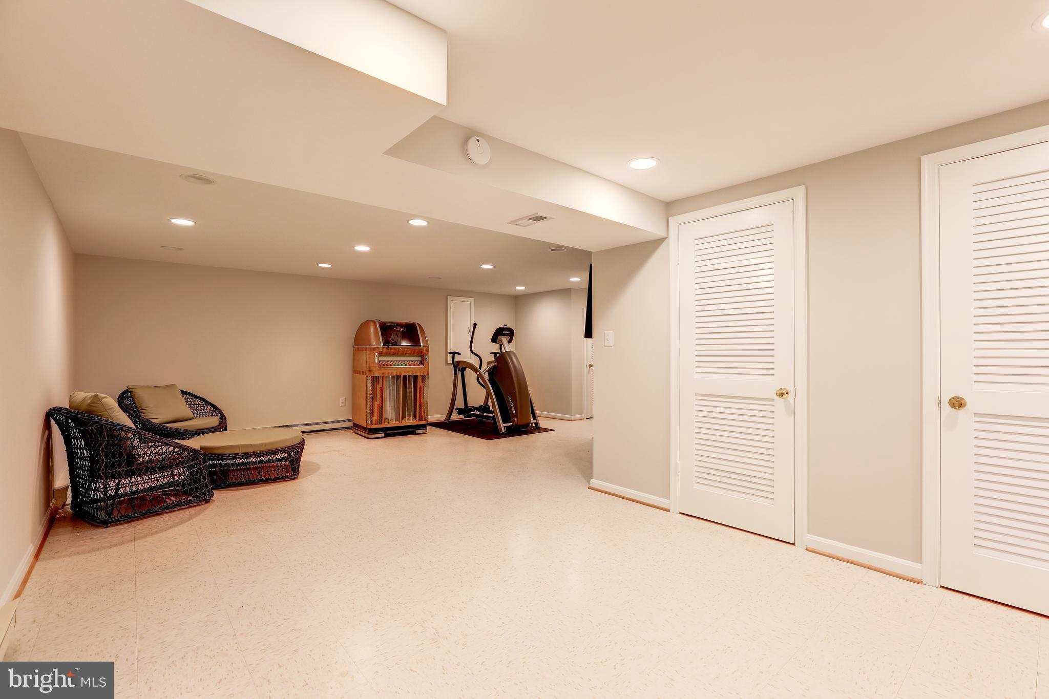 11817 Prestwick Road Potomac, MD 20854 - Photo 46 of 58 Gallery Image 46