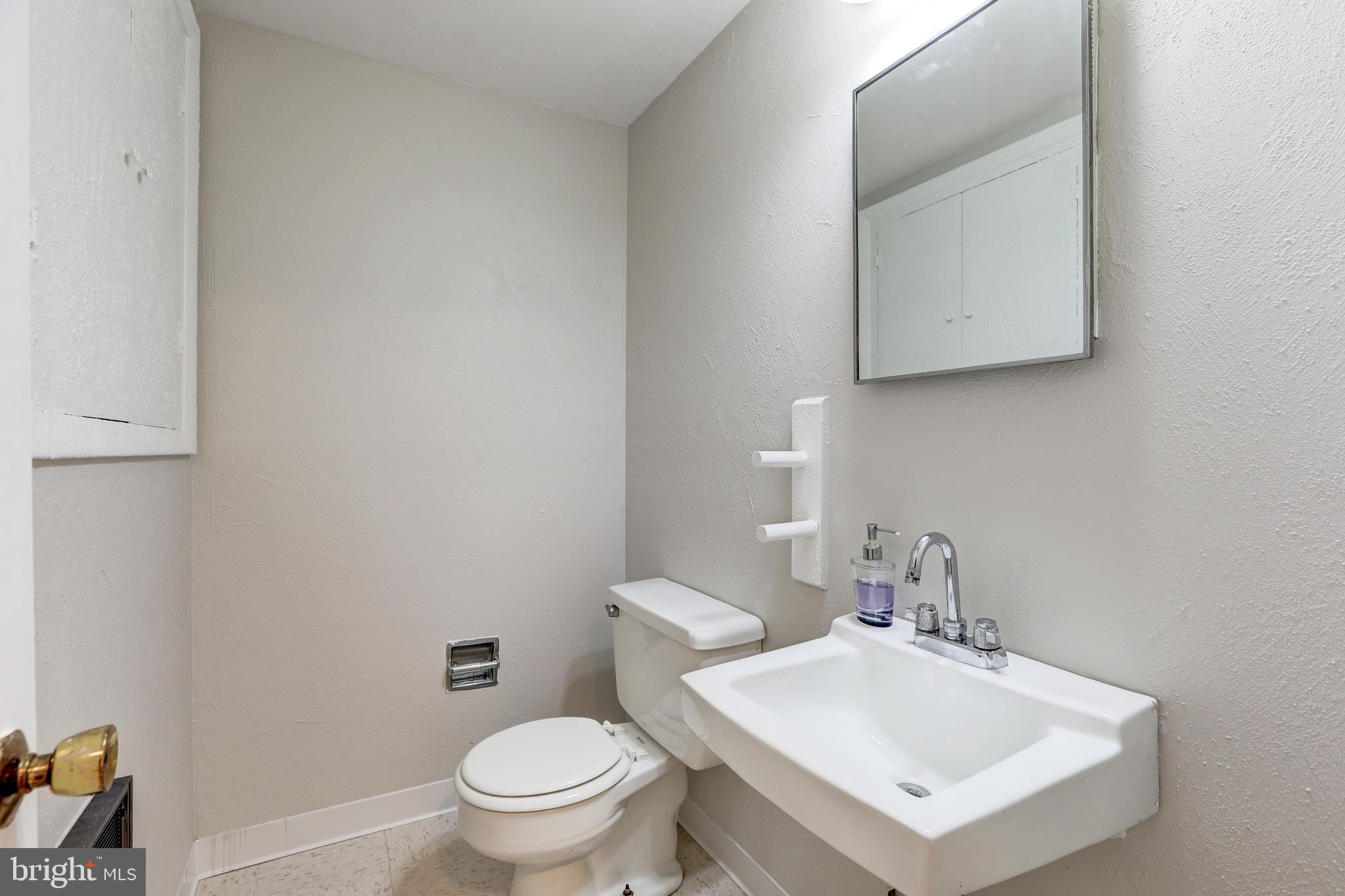11817 Prestwick Road Potomac, MD 20854 - Photo 48 of 58 Gallery Image 48