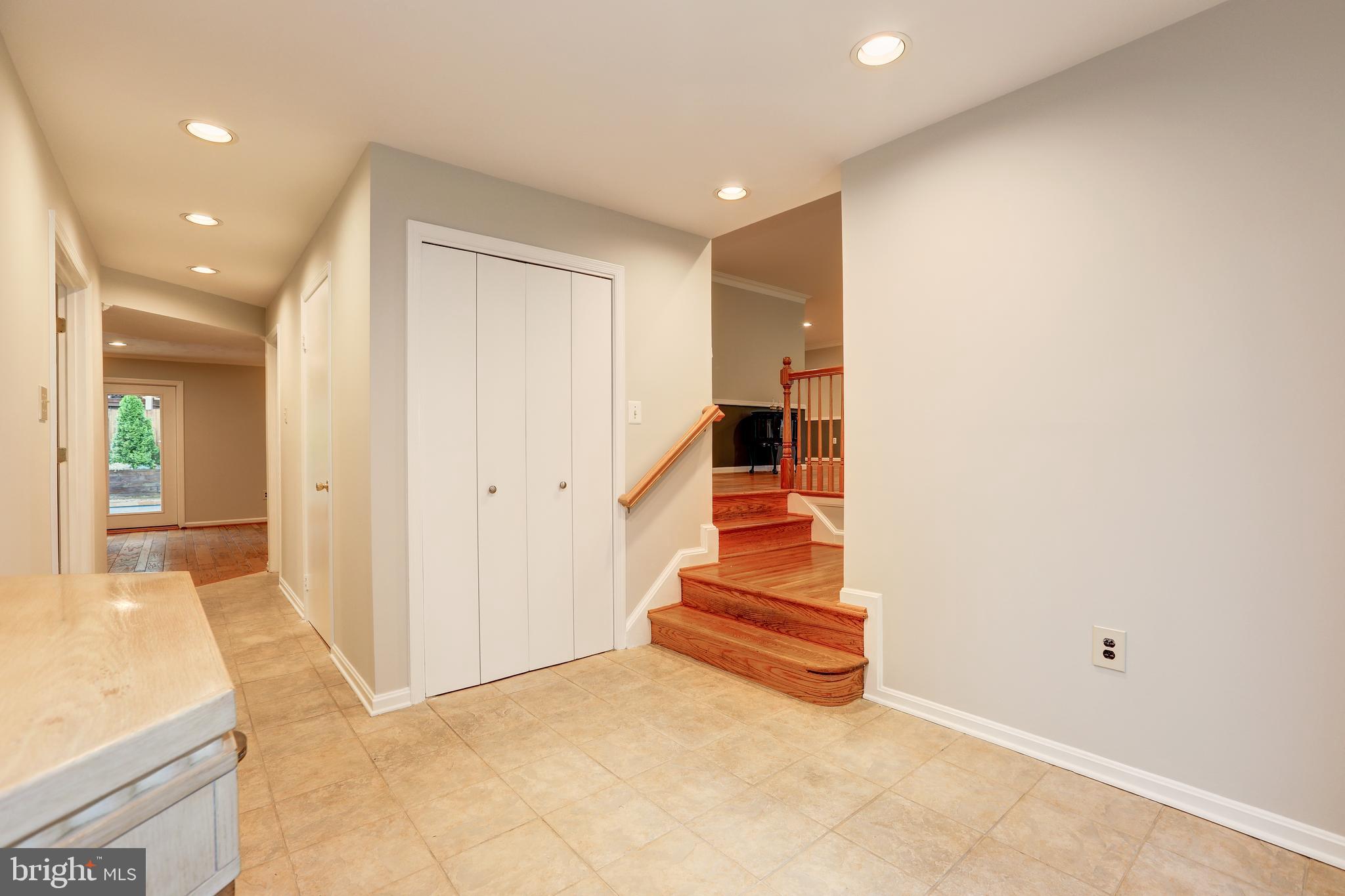 11817 Prestwick Road Potomac, MD 20854 - Photo 6 of 58 Gallery Image 6