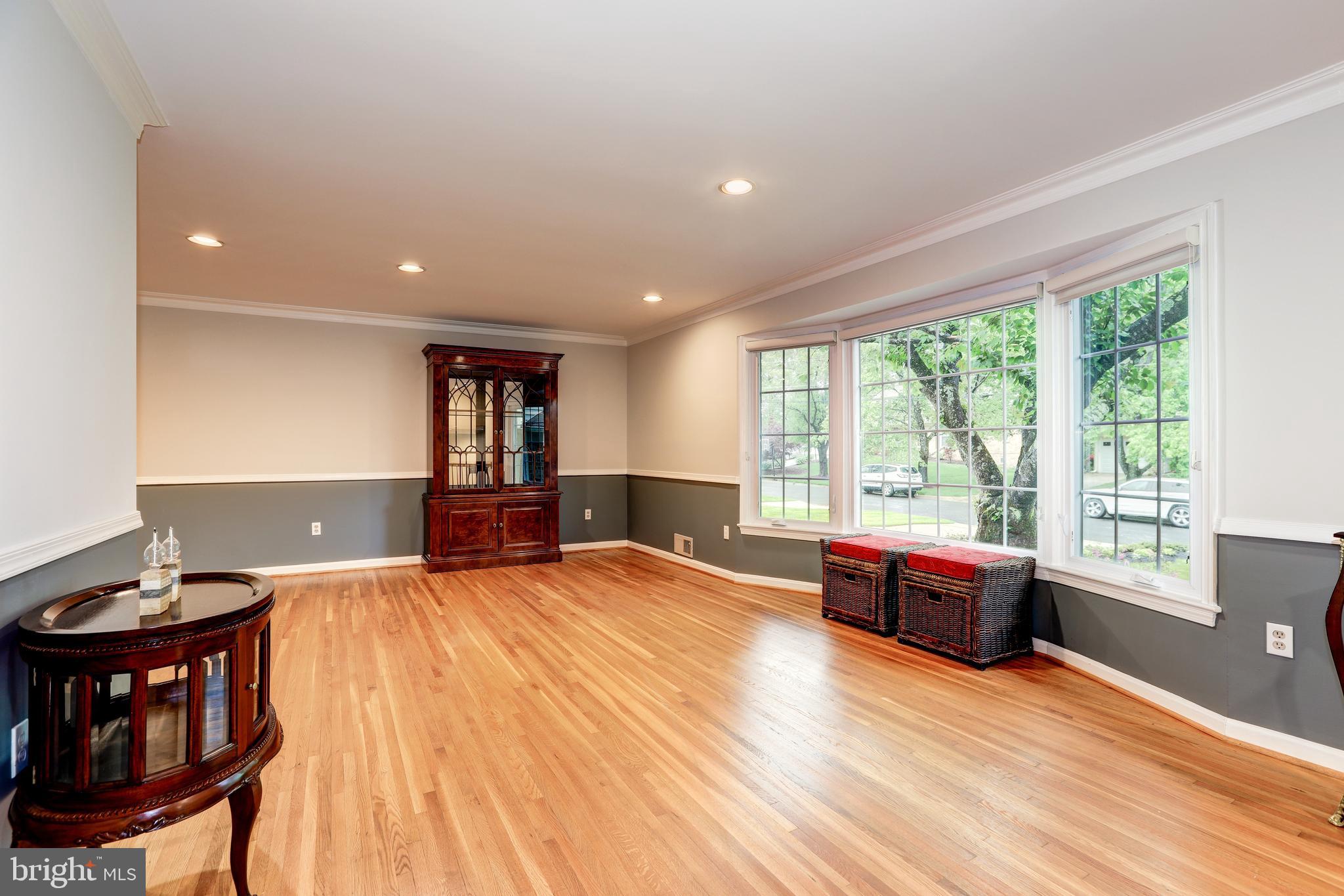 11817 Prestwick Road Potomac, MD 20854 - Photo 8 of 58 Gallery Image 8