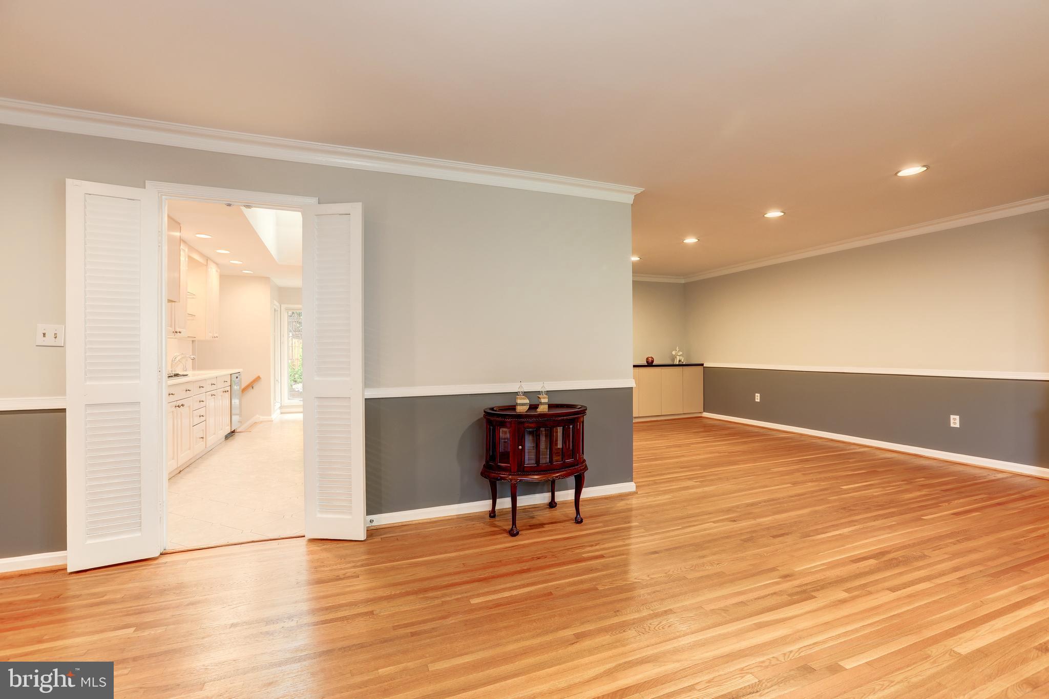 11817 Prestwick Road Potomac, MD 20854 - Photo 9 of 58 Gallery Image 9
