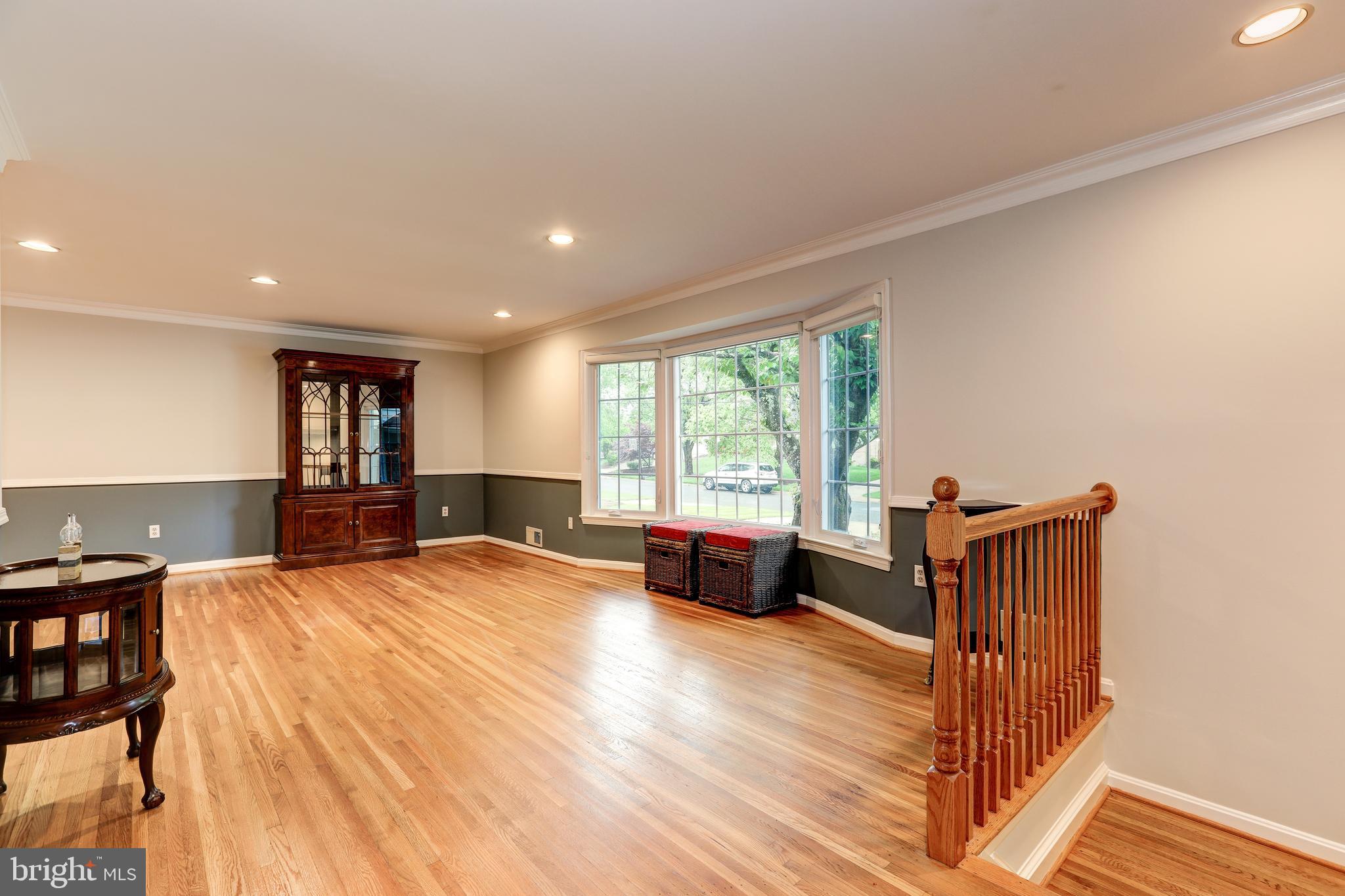 11817 Prestwick Road Potomac, MD 20854 - Photo 10 of 58 Gallery Image 10