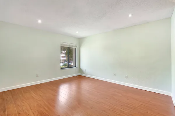 $2,600 | 351 Club Circle, Unit 207, Boca Raton, FL 33487