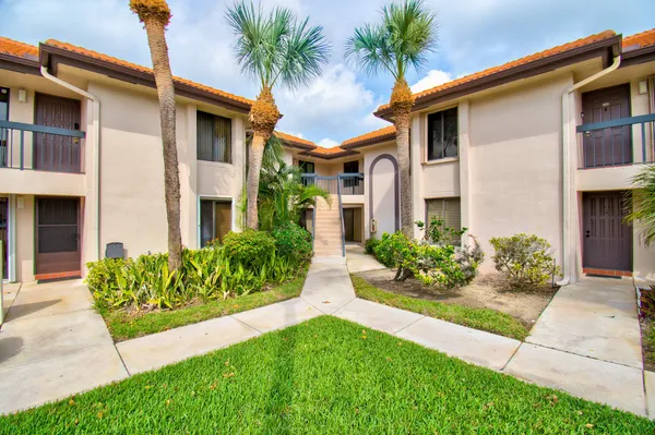 $2,600 | 351 Club Circle, Unit 207, Boca Raton, FL 33487