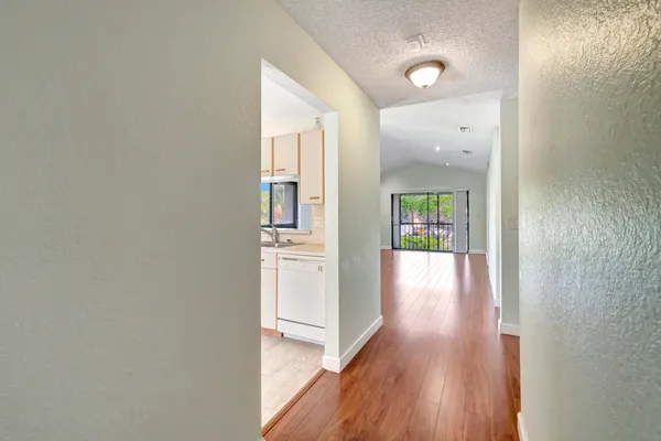$2,600 | 351 Club Circle, Unit 207, Boca Raton, FL 33487