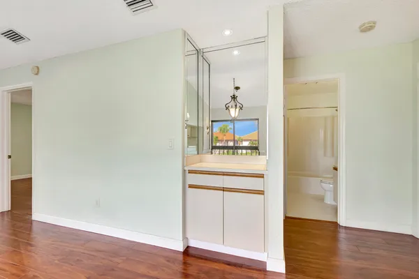 $2,600 | 351 Club Circle, Unit 207, Boca Raton, FL 33487