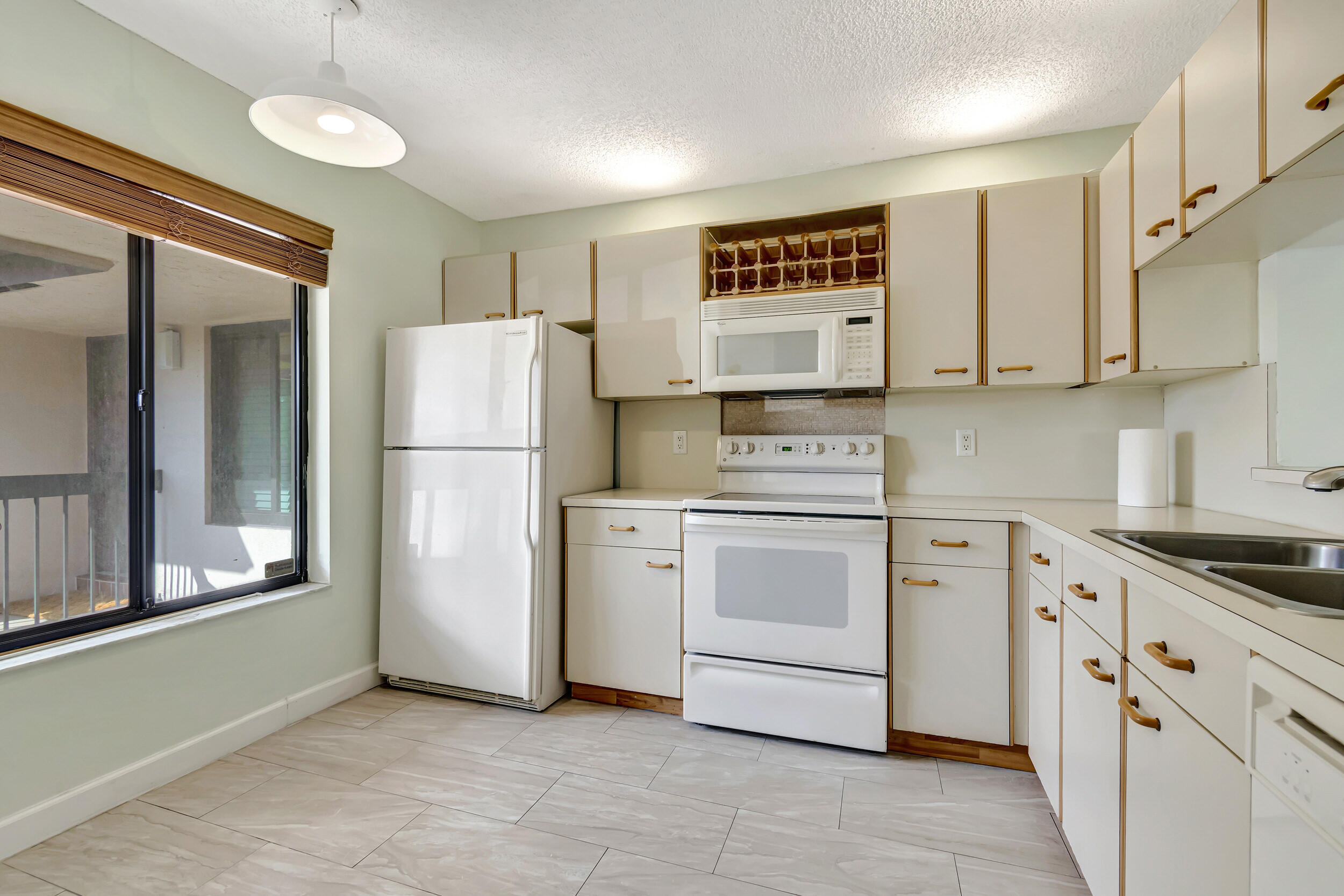 351 Club Circle, Unit 207 Boca Raton, FL 33487 - Photo 6 of 26 20_dsc_5784