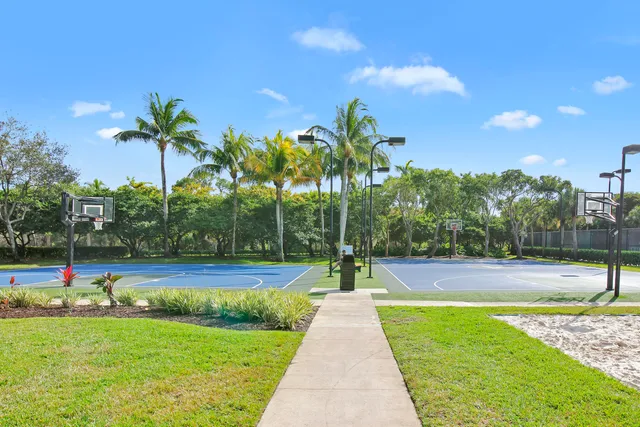 $785,000 | 9022 Dupont Place, Wellington, FL 33414