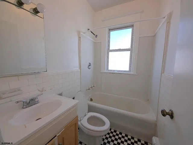 $1,400 | 6215 Ventnor Avenue, Unit C6, Ventnor City, NJ 08406