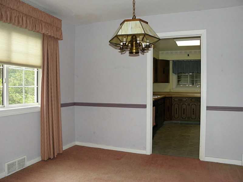 58 Coraopolis Road Coraopolis, PA 15108 - Photo 4 of 14 Dining Room.