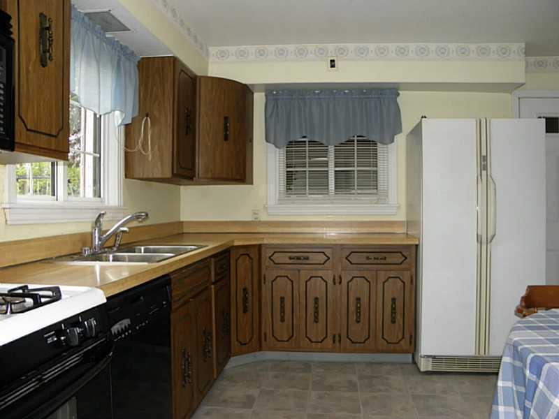 58 Coraopolis Road Coraopolis, PA 15108 - Photo 5 of 14 Kitchen.