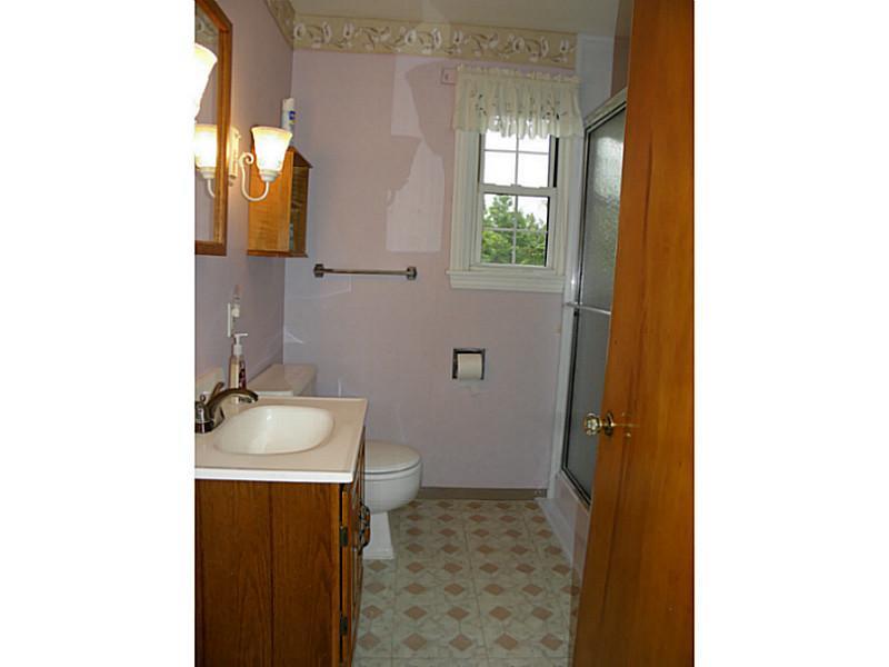 58 Coraopolis Road Coraopolis, PA 15108 - Photo 8 of 14 Full Bath.