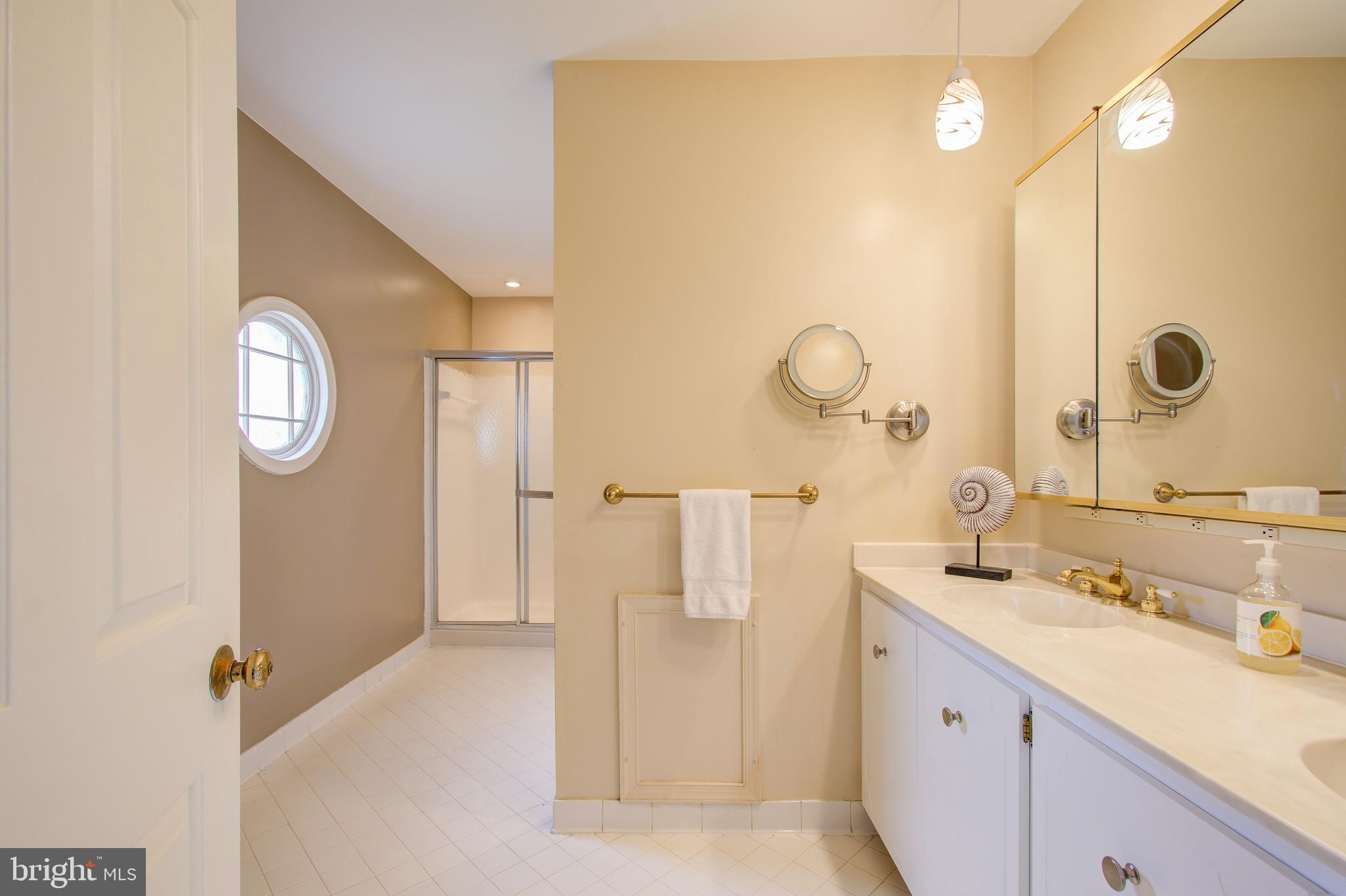 7008 Greentree Road Bethesda, MD 20817 - Photo 20 of 39 Owner's Bath