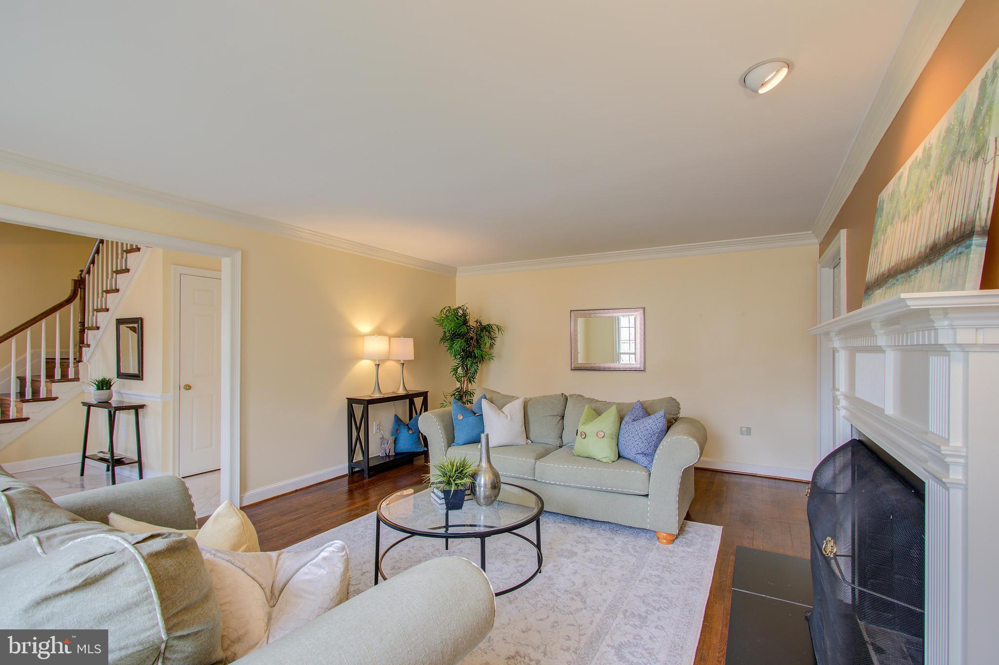 7008 Greentree Road Bethesda, MD 20817 - Photo 7 of 39 Living Room