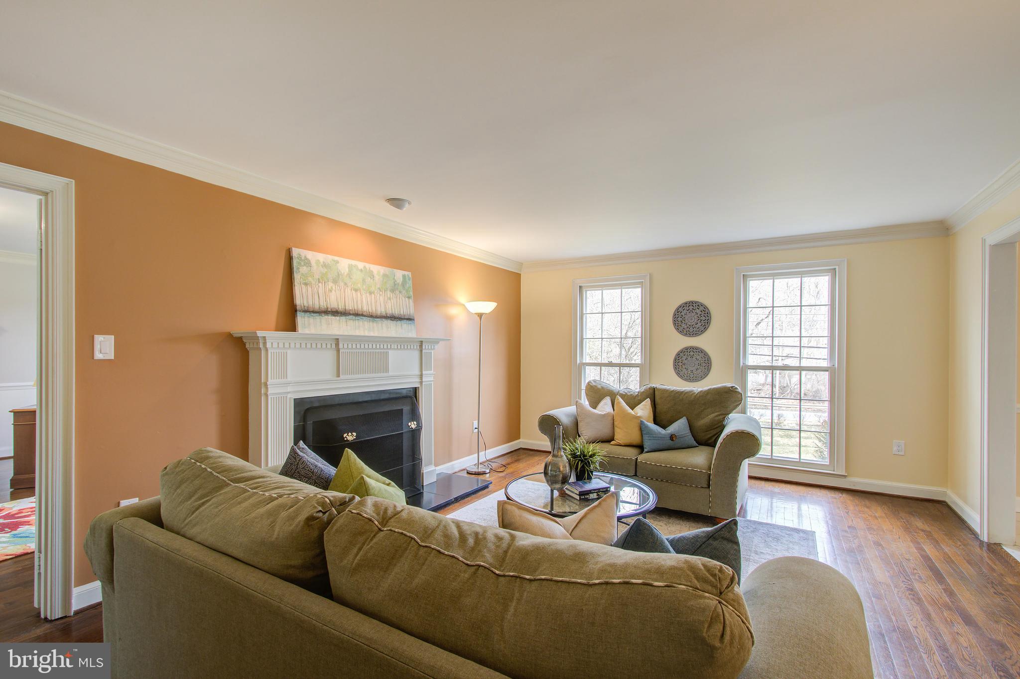 7008 Greentree Road Bethesda, MD 20817 - Photo 8 of 39 Living Room