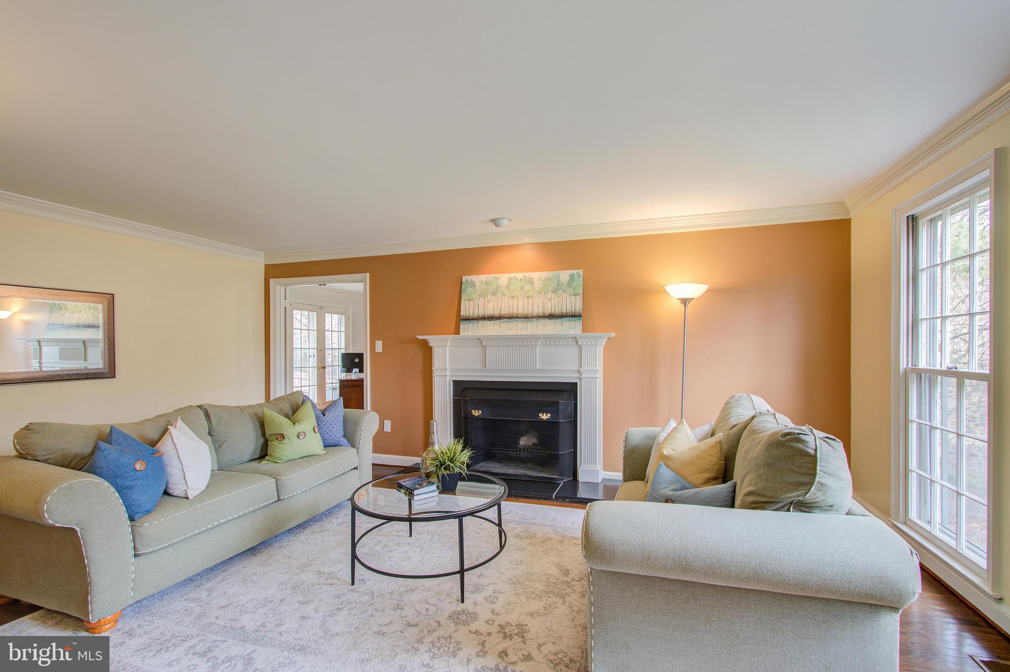7008 Greentree Road Bethesda, MD 20817 - Photo 9 of 39 Living Room