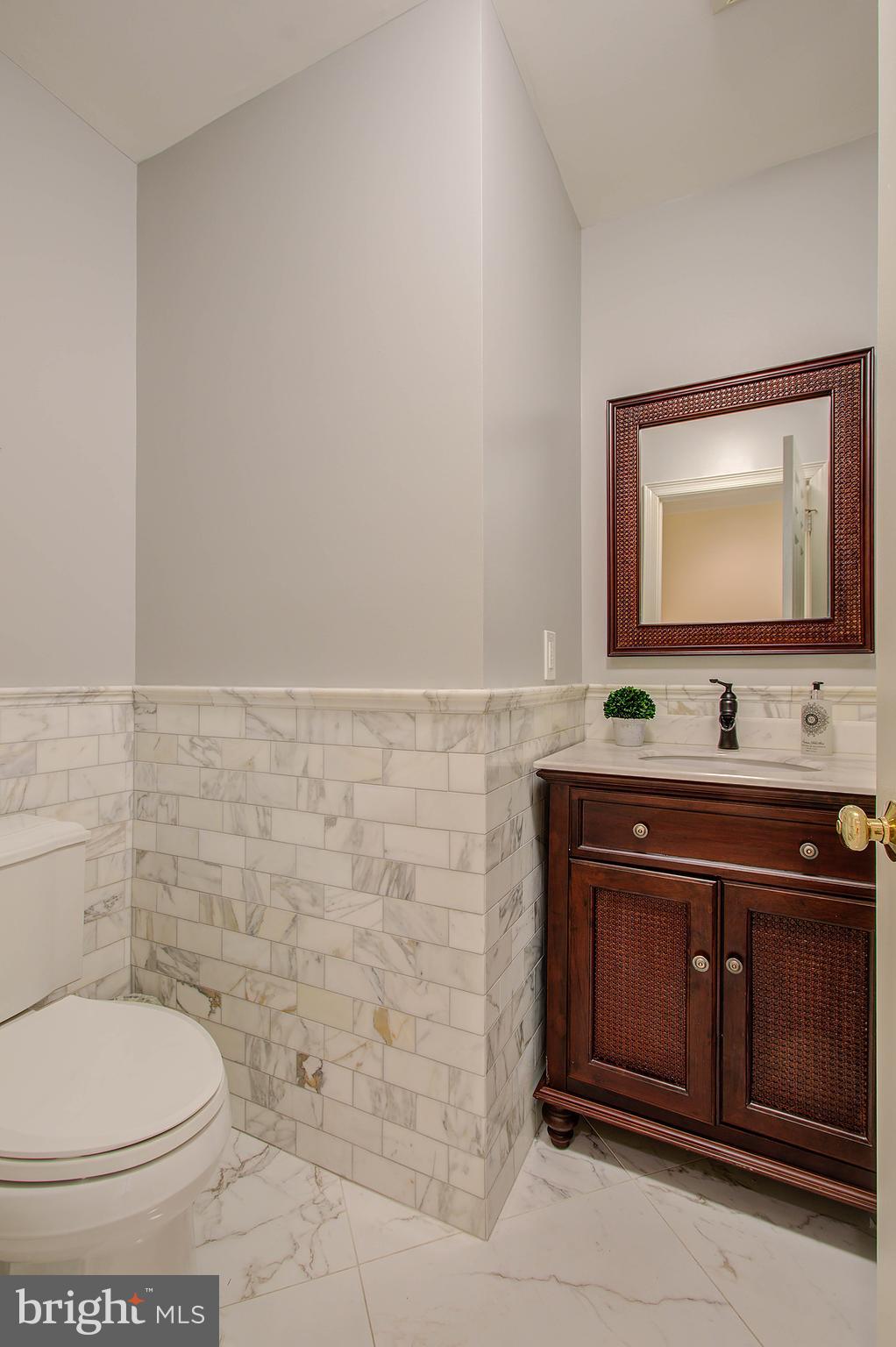 7008 Greentree Road Bethesda, MD 20817 - Photo 10 of 39 Powder Room