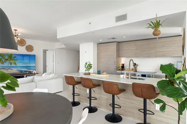 $6,300 | 1300 South Miami Avenue, Unit 2001, Miami, FL 33130