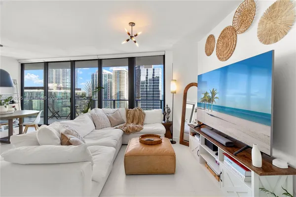 $6,300 | 1300 South Miami Avenue, Unit 2001, Miami, FL 33130