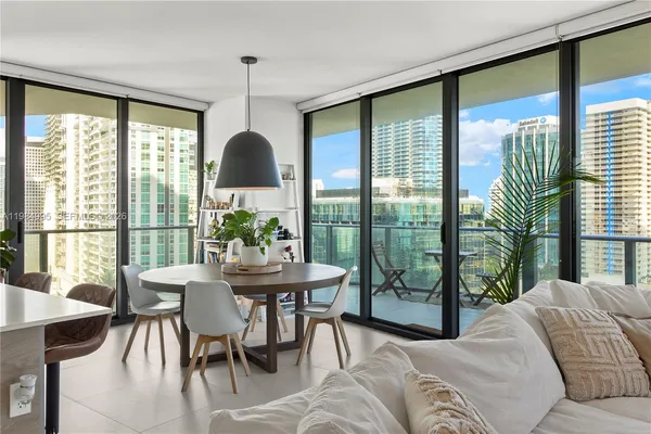$6,300 | 1300 South Miami Avenue, Unit 2001, Miami, FL 33130
