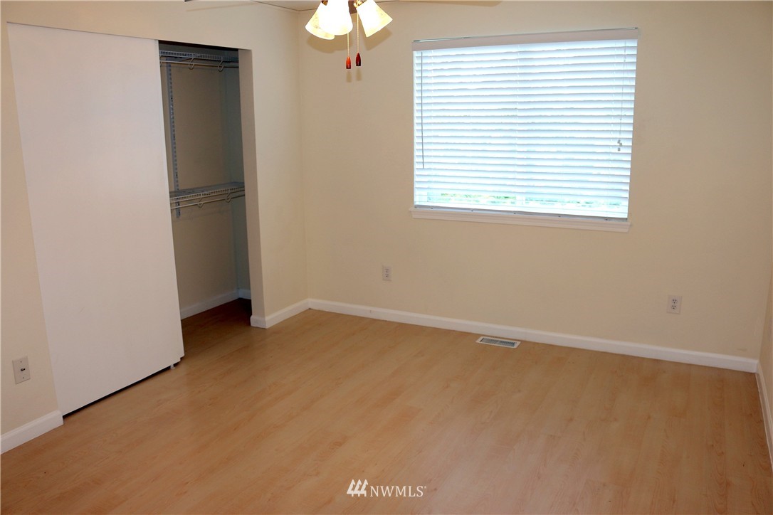 1529 Jones Avenue Northeast Renton, WA 98056 - Photo 11 of 13 Gallery Image 11