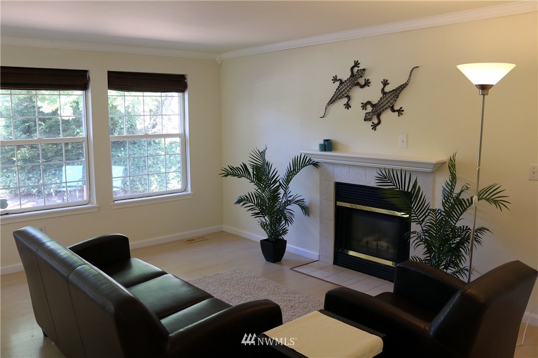 1529 Jones Avenue Northeast Renton, WA 98056 - Photo 4 of 13 Gallery Image 4