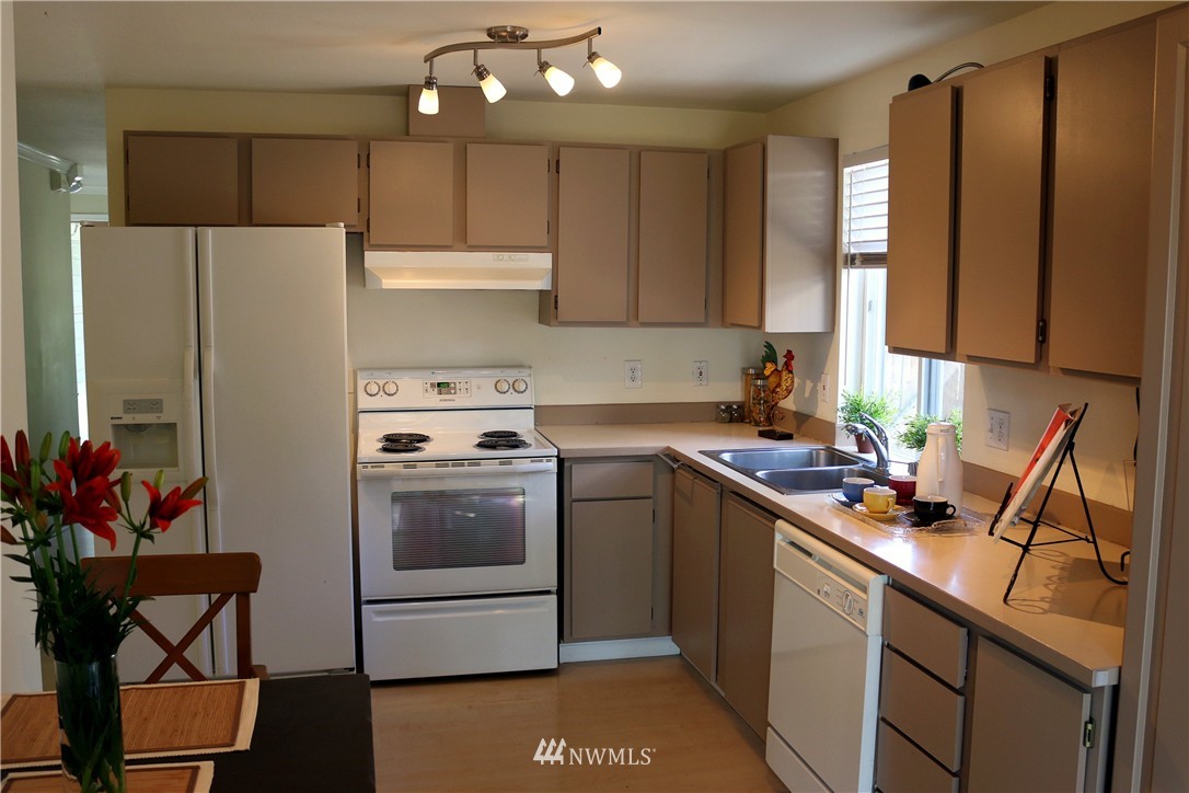 1529 Jones Avenue Northeast Renton, WA 98056 - Photo 7 of 13 Gallery Image 7