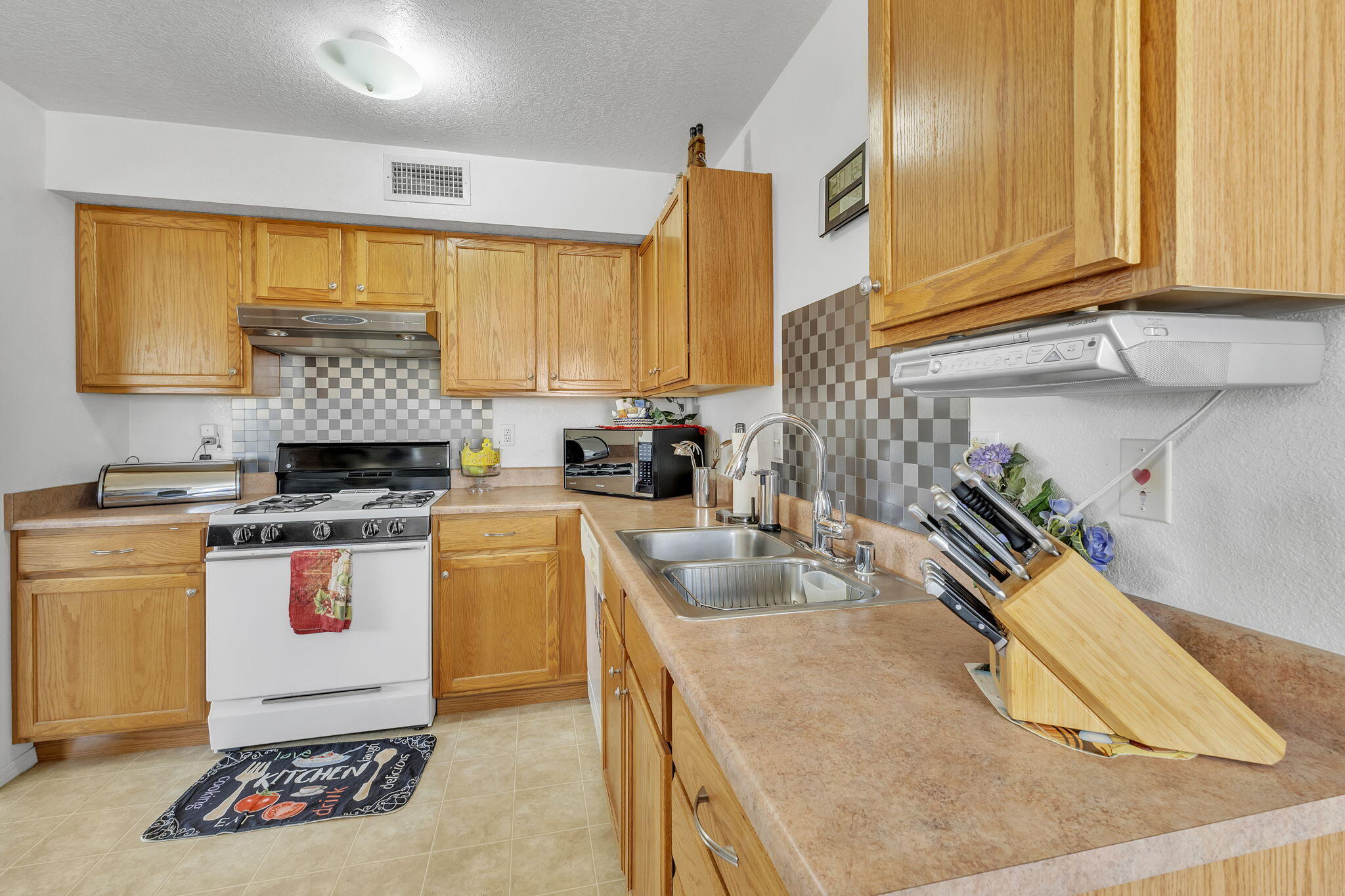 8401 Spring Sage Road Southwest Albuquerque, NM 87121 - Photo 10 of 37 Gallery Image 10