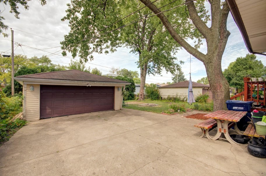 10828 Rutherford Avenue Worth, IL 60482 - Photo 24 of 25 a view of backyard with outdoor seating and trees