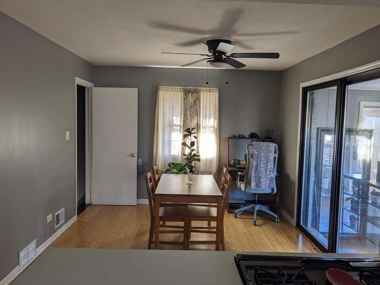 10828 Rutherford Avenue Worth, IL 60482 - Photo 8 of 25 a room with furniture and window