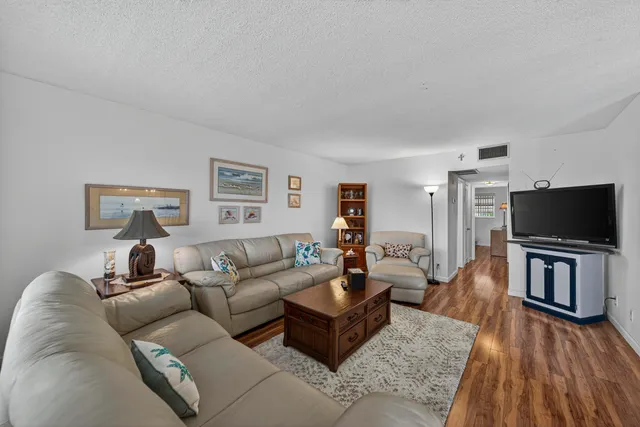 $1,750 | 804 Southeast 7th Street, Unit 405, Deerfield Beach, FL 33441