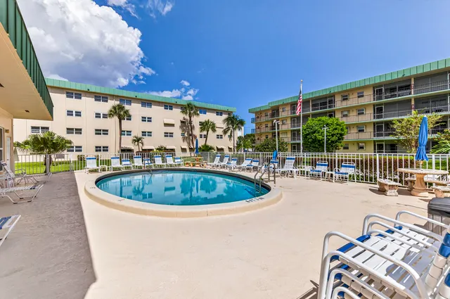 $1,750 | 804 Southeast 7th Street, Unit 405, Deerfield Beach, FL 33441