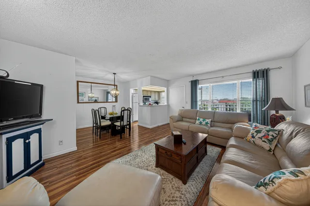 $1,750 | 804 Southeast 7th Street, Unit 405, Deerfield Beach, FL 33441