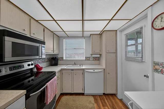 $1,750 | 804 Southeast 7th Street, Unit 405, Deerfield Beach, FL 33441