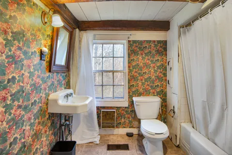 $299,000 | 80 Orchard Road, East Haddam, CT 06423